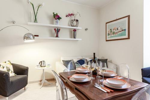 Rione XVIII Castro Pretorio Apartment | Pet-Friendly Hostly Volturno Suite in Central Rome