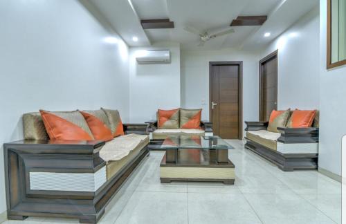 Kalkaji Apartment | Cozy 3BHK Apartment in Downtown | Pet-Friendly Stay