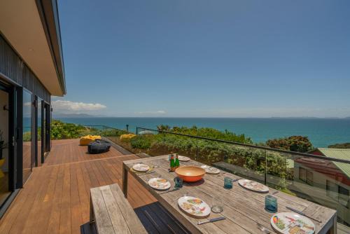 Rings Beach House | Guest Rated 9.8: Hosts on the Coast Ātaahua for Families