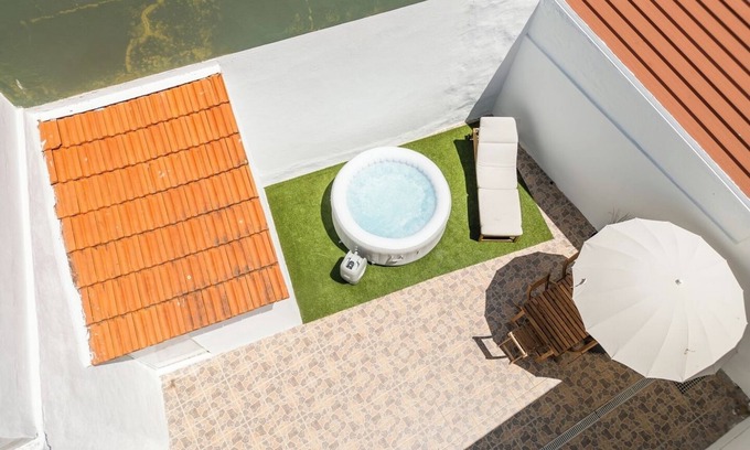 Ramalde House | HostWise - Bright Homes w/Private Patio and Jacuzzi