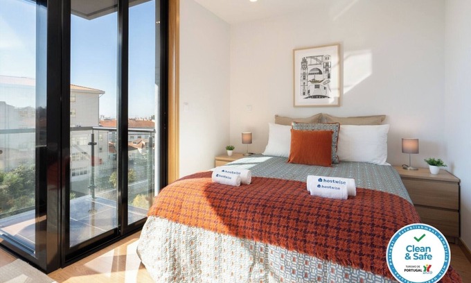 Paranhos Apartment | Bright Flat with Balcony and Pet-Friendly Amenities