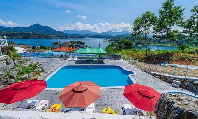 Jecheon Apartment | Hosu Ilchul Pension: Family-Friendly Stay with Breakfast