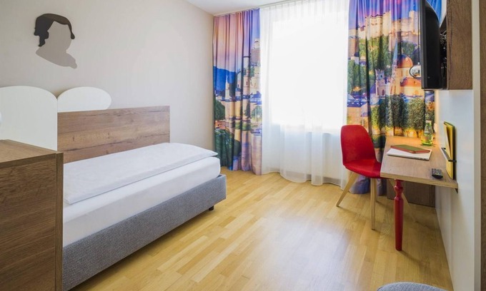 Nonntal House | Book a Cozy Single Room at JUFA Hotel Salzburg City