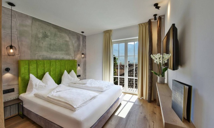 Tramin Hotel | Highly Rated Hotel Goldene Traube with Pool & Family Amenities