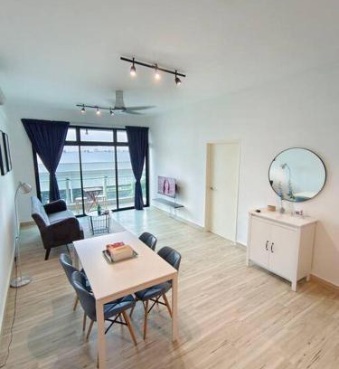 Taman Saujana Apartment | Relax in JB Muji White Theme - Comfy Suite with Pool