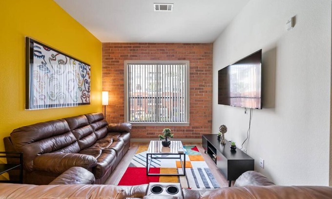 Brookhollow Apartment | Modern Hot Spot Loft Near Galleria with Pool & Breakfast