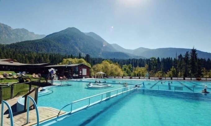 East Kootenay Cabin | Pet-Friendly Hot Springs Cabin with Ocean View & Spa