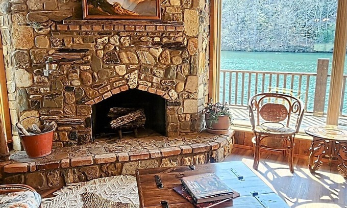 Mid America Cottage | Experience Summer's Hideaway: Top-Rated Lake Cottage Retreat