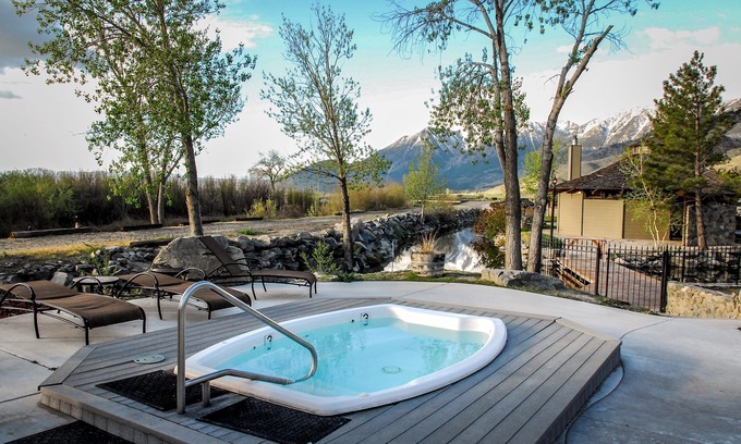 Genoa Apartment | Relaxing Hot Springs Resort with Pool & Mountain Views