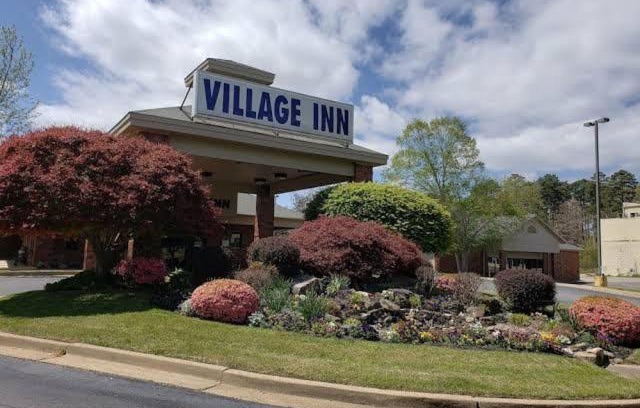 Hot Springs Village Hotel | Relax at Hot Springs Village Inn: Pet-Friendly Retreat