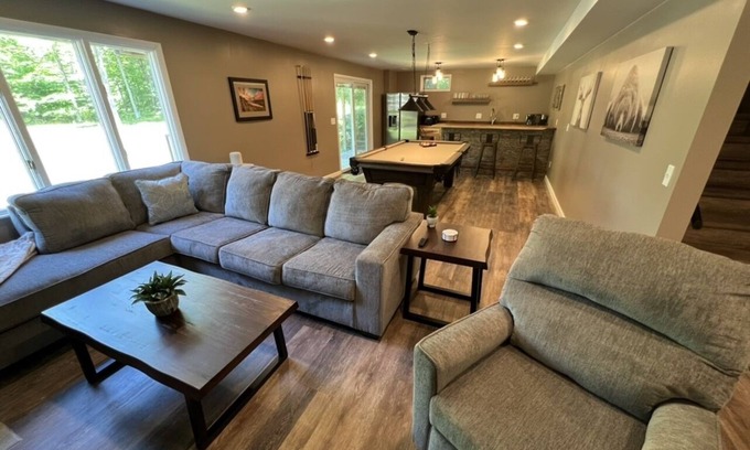 Alanson House | Relaxing Hot Tub Retreat Near Boyne and Nubs – 9.8/10