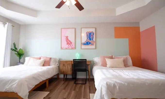 Rogers House | Relaxing Retreat with Hot Tub Near i49 - Rated 10/10