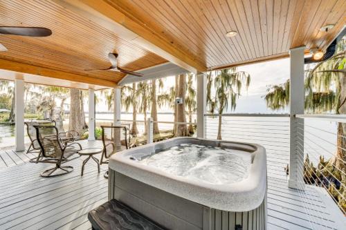 Cypress Gardens Apartment | Tranquil Florida Retreat on Lake Eloise with Spa Access
