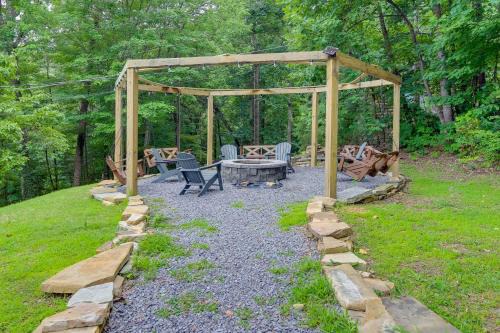 Gatlinburg - Pigeon Forge House | Serene Sevierville Cabin with Hot Tub & Game Room Awaits!