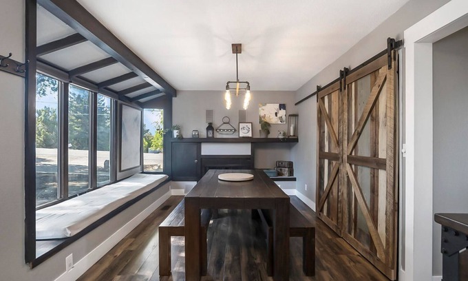 Redmond House | Modern Home with Hot Tub and Scenic Mountain Views
