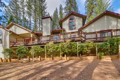 Arnold House | Cozy Cabin with Hot Tub - Minutes from Calaveras Big Trees