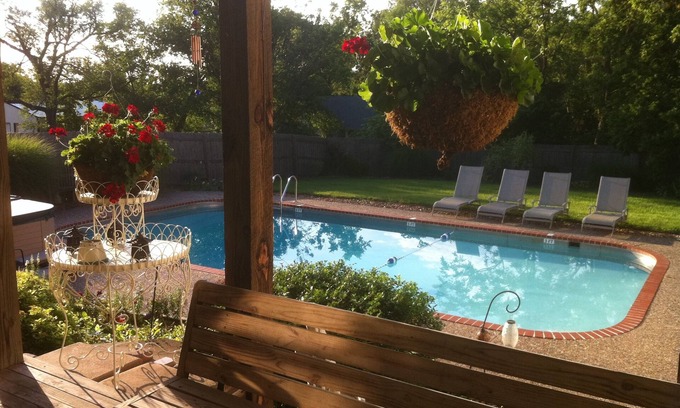 Warrenton House | Relaxing Retreat with Hot Tub & Private Pool for 16 Guests