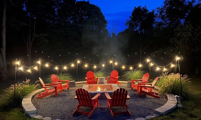 Paw Paw Lake House | Relaxing Hot Tub & Sauna at Chic Hideaway near Paw Paw Lake