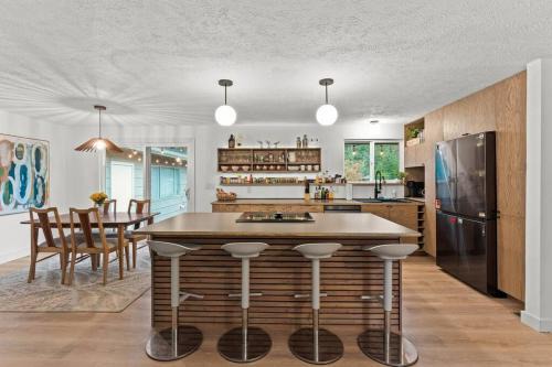 Spokane House | Relaxing Retreat with Hot Tub, Fire Pit & Ping Pong Table