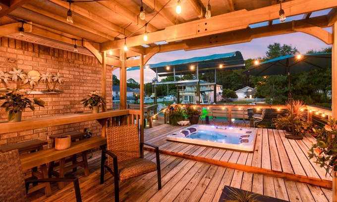Gulf Breeze Cottage | Waterfront Retreat with Pool, Minutes from Pensacola Beach