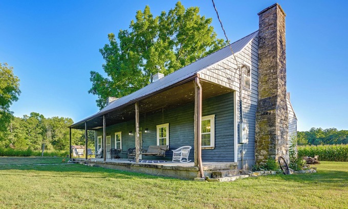 Perryville Cabin | Hot Tub & Creek Views: Secluded Perryville Cabin