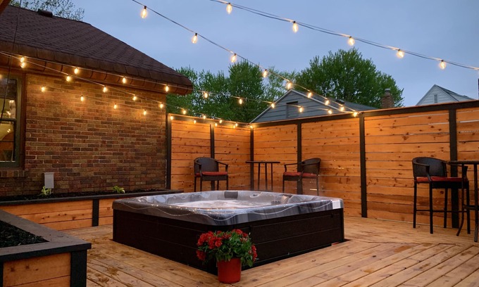 South Bend House | Relaxing Oasis with Hot Tub & Nespresso Bar - 10/10 Rated