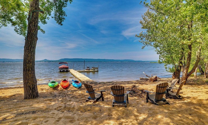 Stockholm Cabin | Beachfront Paradise in Stockholm: Top-Rated with Dock Access