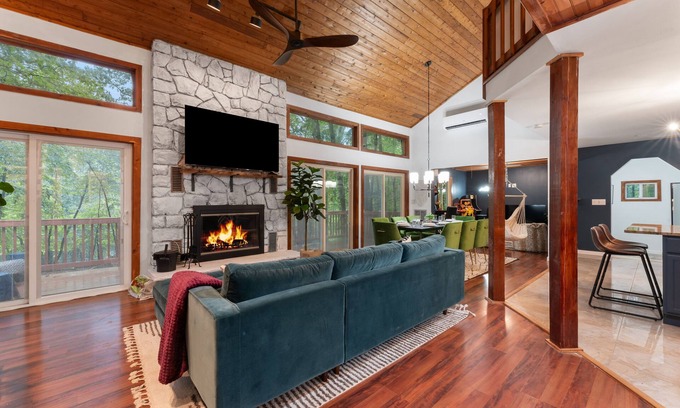 East Stroudsburg House | Inviting Poconos Private Retreat with Hot Tub & Fire Pit