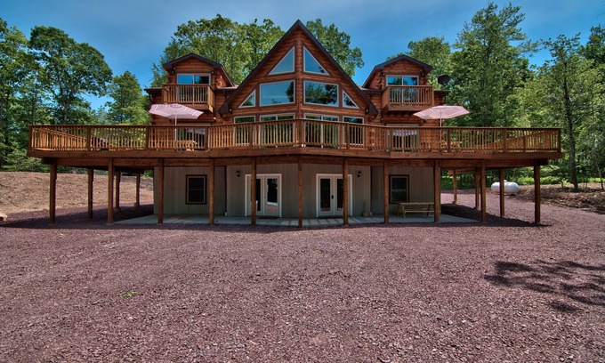 Hickory Hills House | Inviting Retreat with Hot Tub & Fire Pit, Near Ski Resorts
