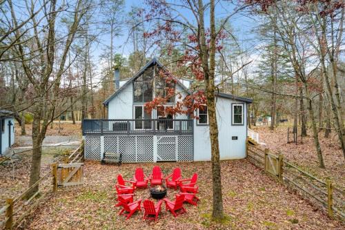 The Woods House | Premier Cabin Retreat with Hot Tub & Pool Access Awaiting You