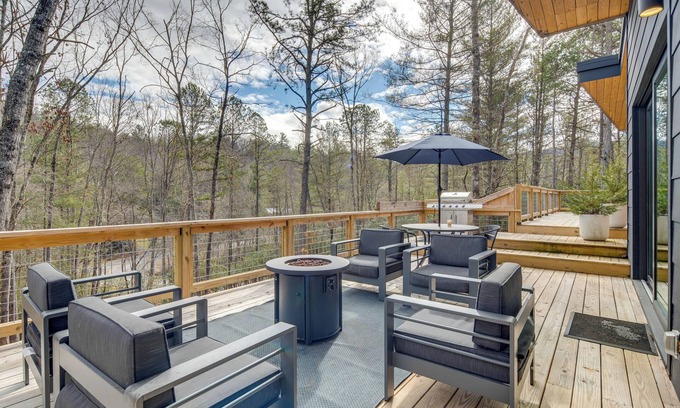 Pisgah Forest Cabin | Hot Tub + Fire Pit: Modern North Carolina Retreat
