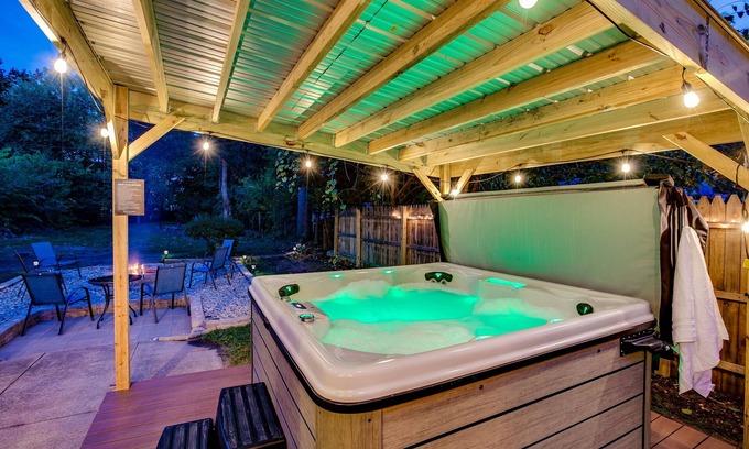 Harters Heights House | Inviting Getaway near Notre Dame with Hot Tub & Fire Pit