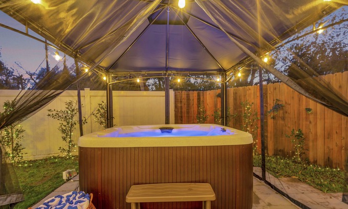 Gardena House | Inviting Hotel with Hot Tub, Firepit & Arcades in LA