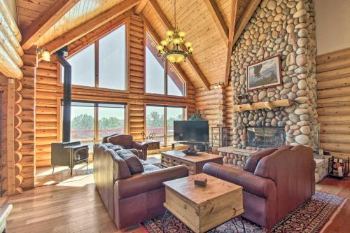 Show Low House | Inviting Show Low Retreat with Hot Tub and Game Room