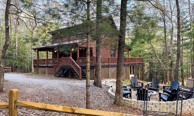 Cherry Log Cabin | Cozy Woodsy Cabin with Hot Tub & Game Room in Aska Area