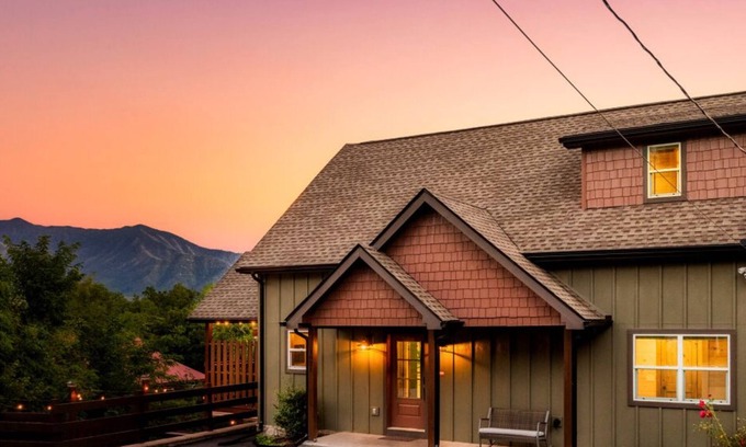 Chalet Village Cabin | Modern 3 Master Suite Cabin in Chalet Village - Rated 10/10