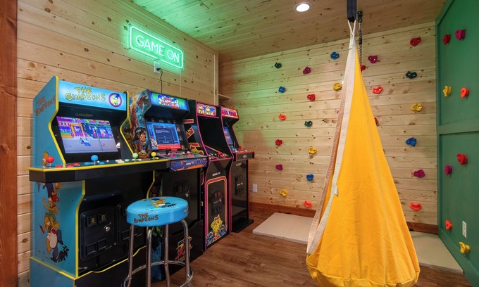 Luck Cabin | Idyllic Lakefront Cabin with Kayaks, Canoe & Pet Friendly