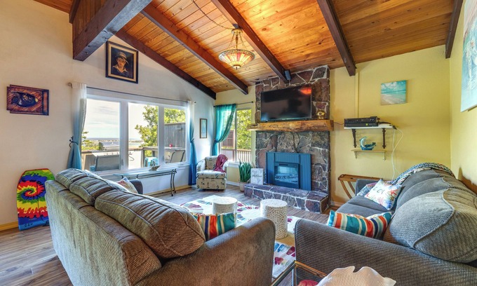 Waldport Cottage | Waldport Retreat with Private Hot Tub & Ocean Views