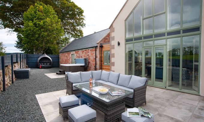 Old Bewick House | Relaxing Hot Tub Retreat for 8 in Scenic Northumberland