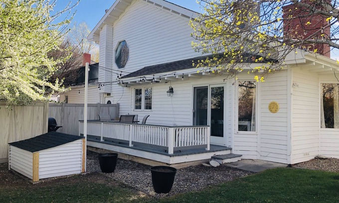 Palisade Cottage | Family-Friendly Historic Cottage at White Lily Ranch