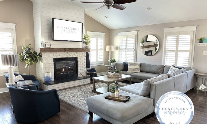 Villas House | Beachfront Haven with Fireplace & Local Pool - 10/10 Rated!
