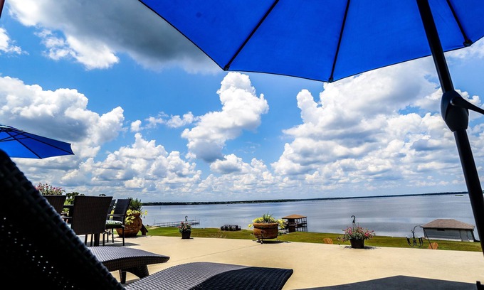 Emory House | Indulgent Hideaway with Hot Tub, Kayaks & Underwater Fishing