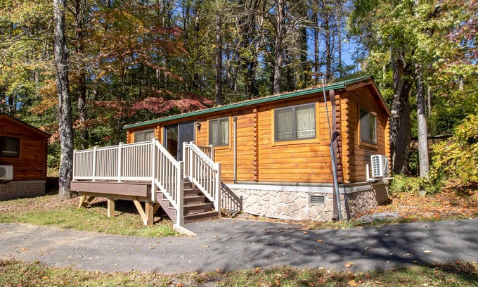 Spotsylvania Cottage | Relaxing Getaway with Hot Tub and Lake Access Await