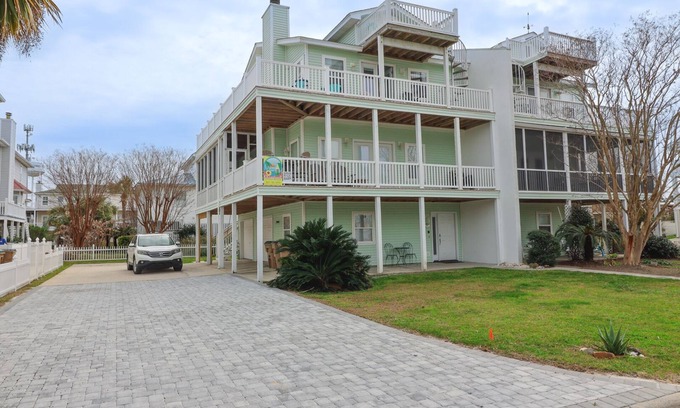 Tybee Island House | Relax with a Hot Tub and Ocean Views - Rated 9.2/10
