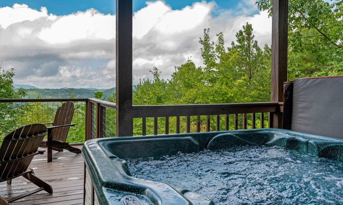 Wears Valley Cabin | Relaxing Cabin with Hot Tub Near National Park Views