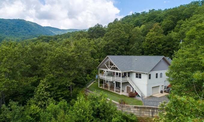 Whittier Cabin | July Special: Enjoy 10% Off at Our Oceanfront Retreat