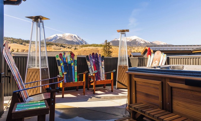 Willow Grove House | Rooftop Deck Retreat with Firepit & 10/10 Guest Rating