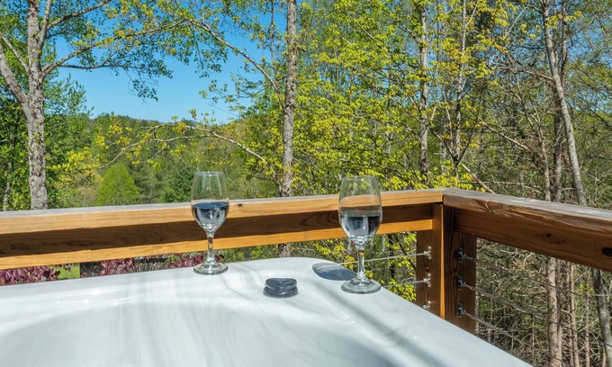 Spruce Pine House | Relaxing Mountain Retreat with Hot Tub & Easy Hiking Access