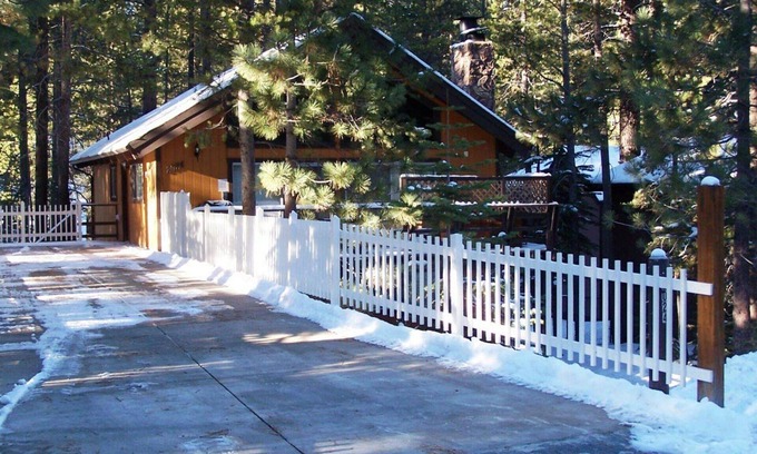 Pioneer Trail House | Family-Friendly Cabin with Hot Tub and Pool Table Fun
