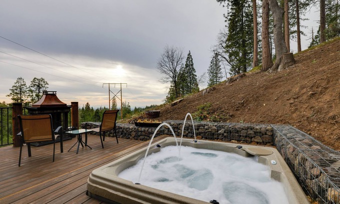 Twain Harte Cabin | Top-Rated Twain Harte Cabin with Hot Tub & Scenic Views